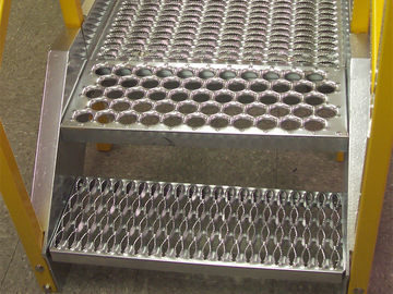 ประเทศจีน Anti-Corrosion Perf O Grip บันได Treads Non Slip สำหรับบำบัดน้ำเสีย / โรงไฟฟ้า ผู้ผลิต
